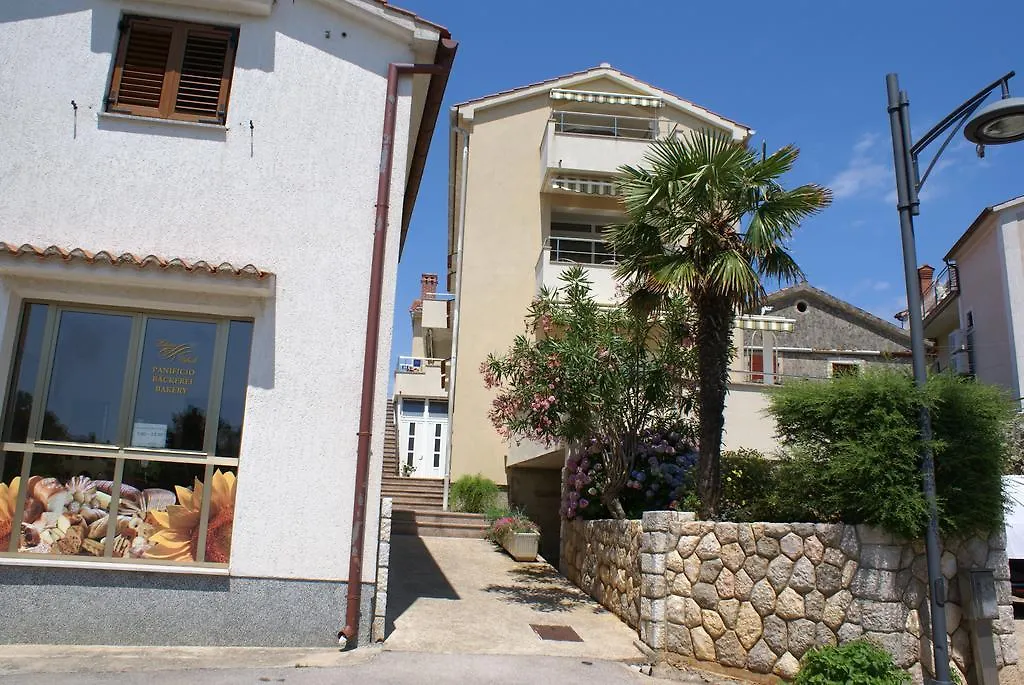 Apartments Robert Porat  0*, Porat (Krk)