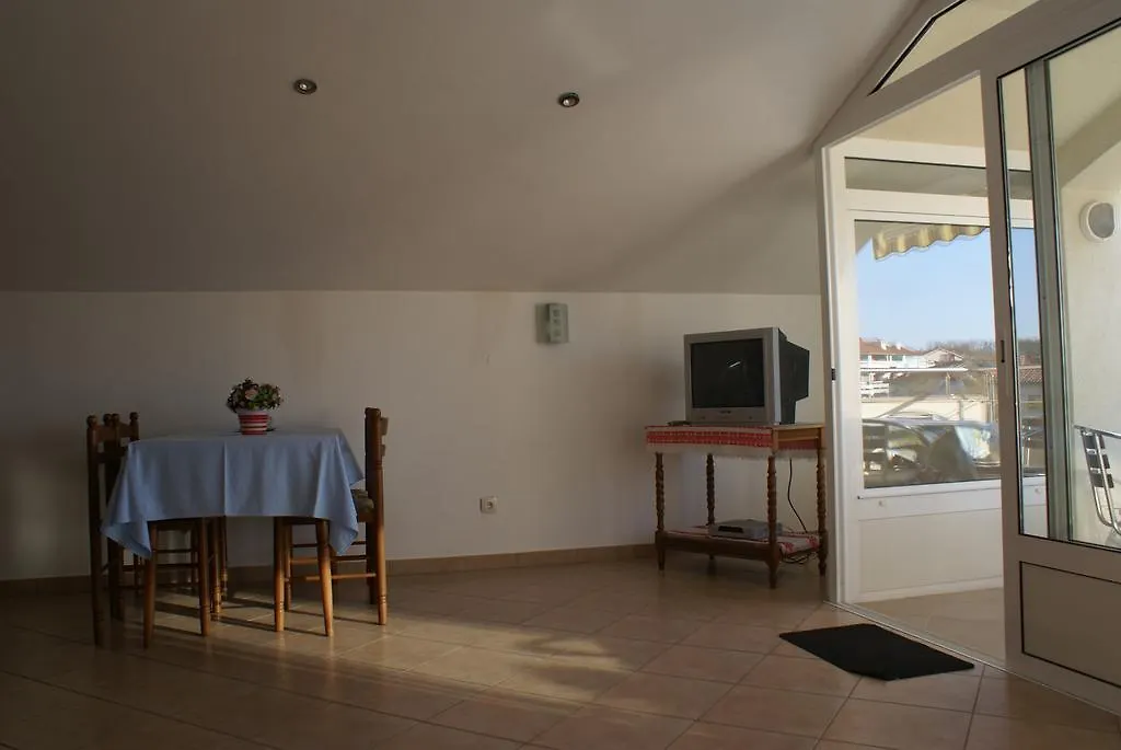 Apartments Robert Porat  0*, Porat (Krk)
